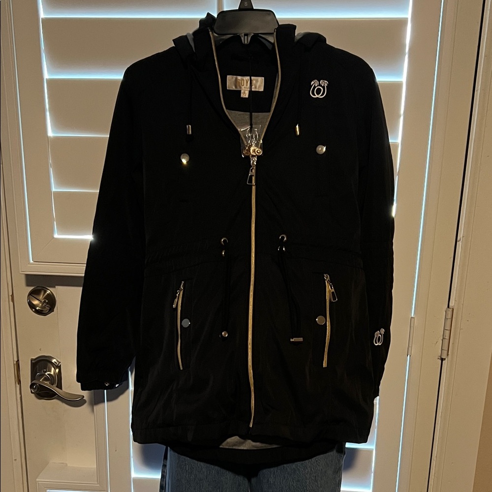 Stylish Black Windbreaker Jacket - image 1